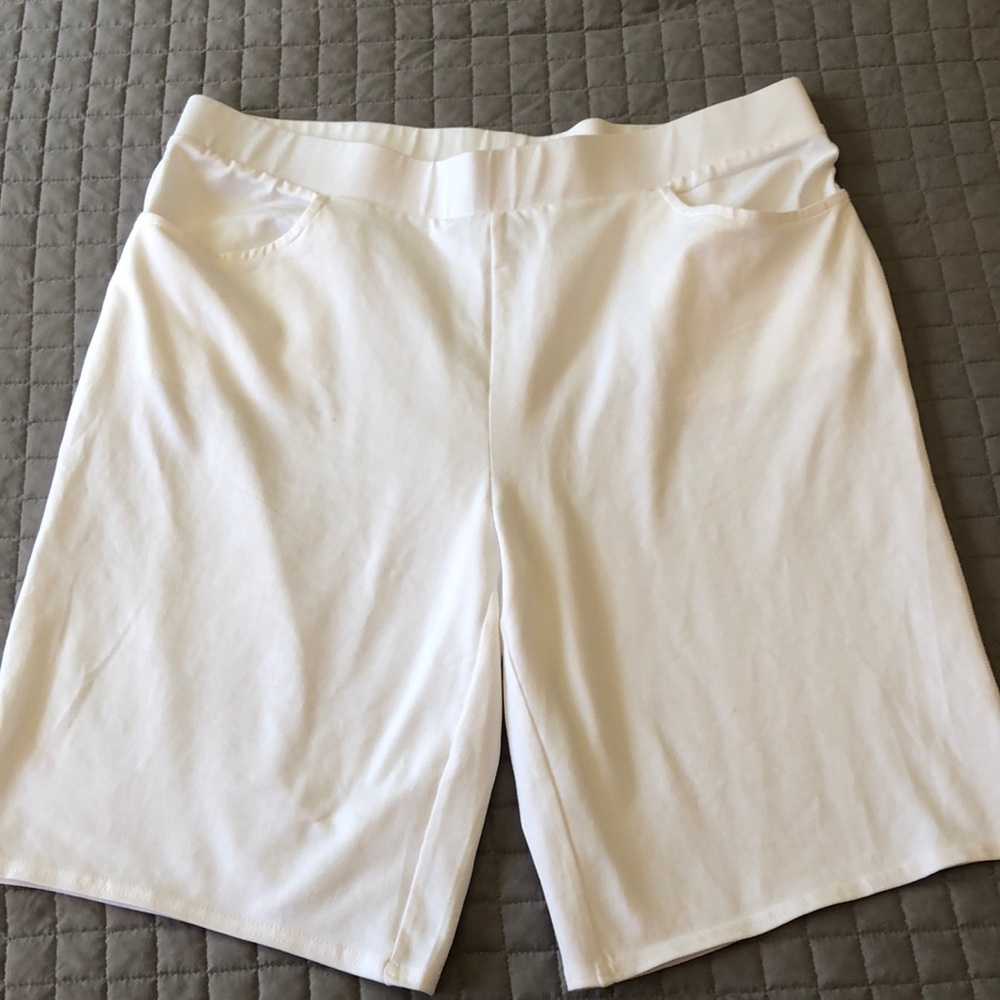 Chico’s Weekends White Shorts Size 1 
Nice!